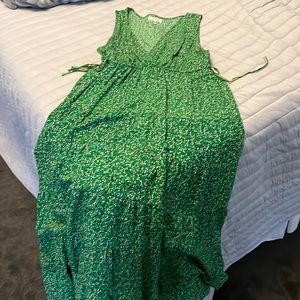 Max Studio large green summer dress, flowy and fun.